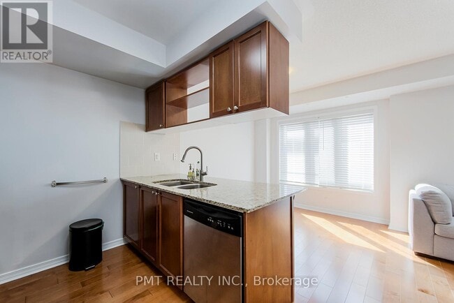 Building Photo - 5 Frances Loring Ln