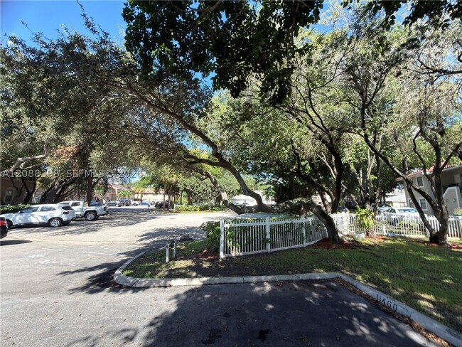 Foto del edificio - 11448 NW 43rd St