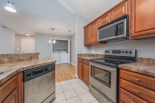 Foto del edificio - 623 Wyndhurst Dr