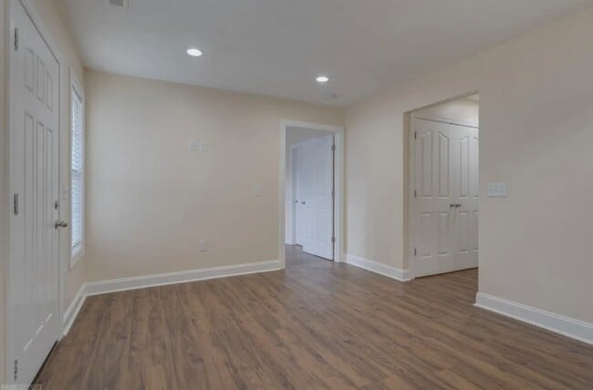 Building Photo - 435 Pin Oak Dr NW