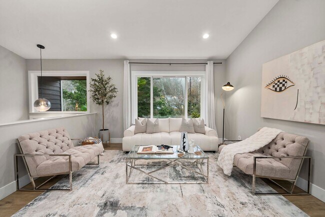 Building Photo - Beautiful Redesigned 2-story SW Seattle