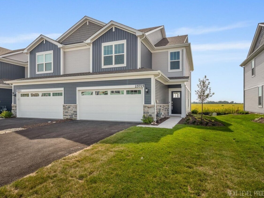 Foto principal - 25715 W Yorkshire Dr