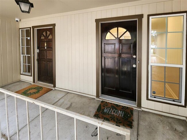 Building Photo - 12960 Trail Hollow Dr