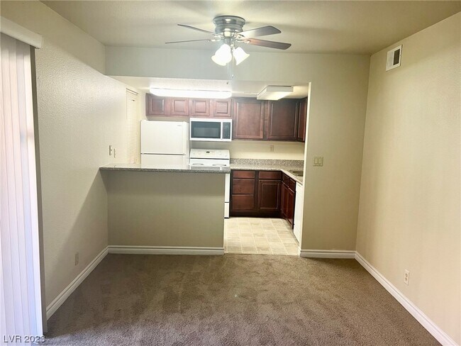 Foto del edificio - 5278 River Glen Dr