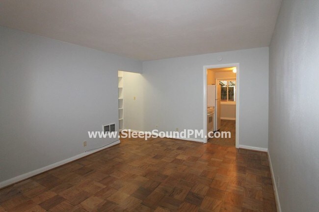 Building Photo - Classic Studio in the Heart of Southeast PDX