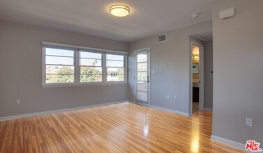 Building Photo - 1440 Elkgrove Cir