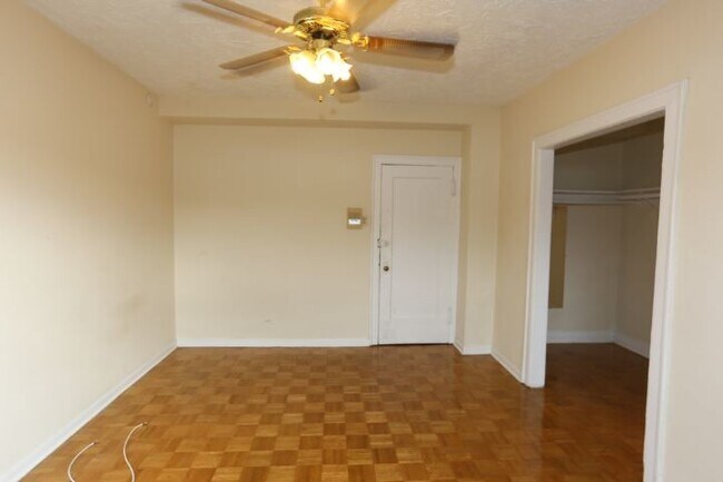 Foto del edificio - 711 W Belmont Ave
