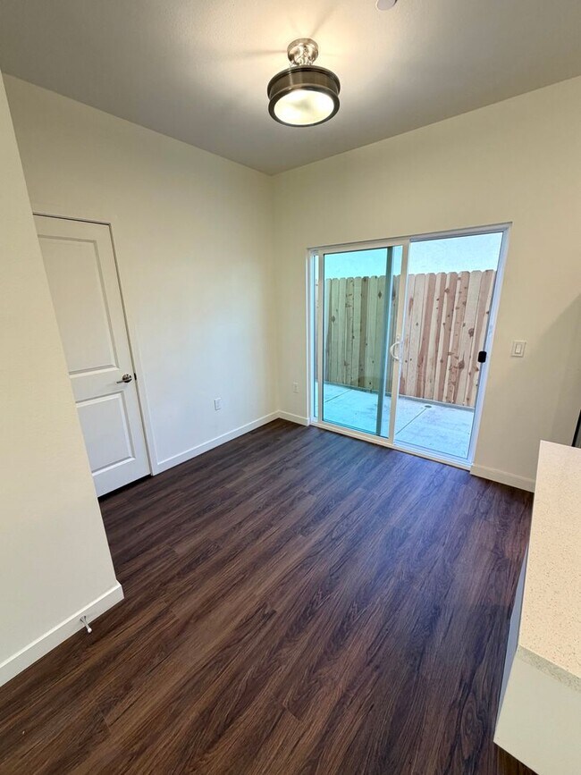Foto del edificio - Brand New 2 Bedroom 1 1/2 Bath Townhouse!!!  Move in Special!! $1000 off 1st Month's Rent!!