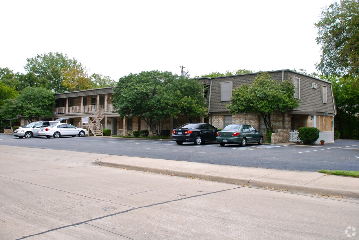 Building Photo - Oak View Apartments