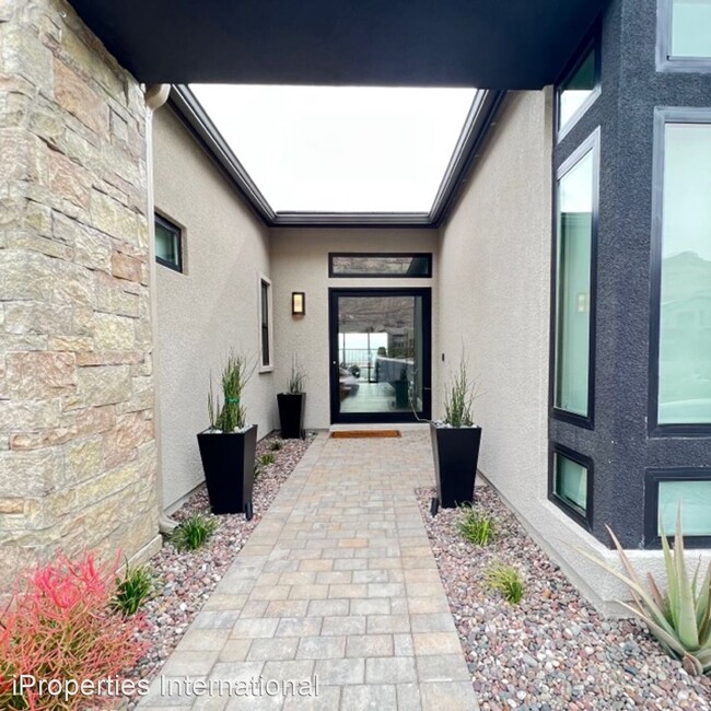 Building Photo - 4 br, 3.5 bath House - 6820 Equinox Cliff