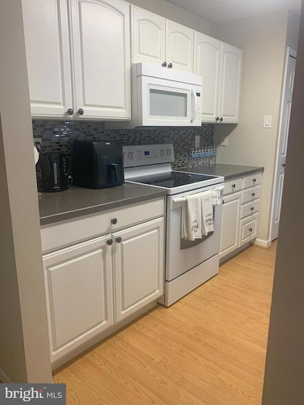 Foto del edificio - 4823 Shellbark Rd