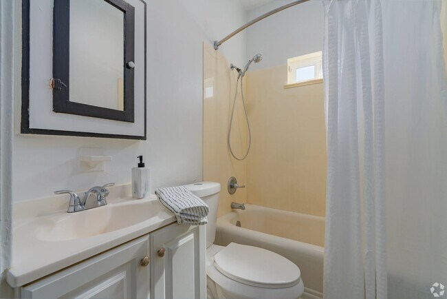 Foto del edificio - 127-135 Almond St