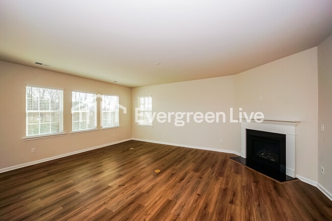 Building Photo - 6466 Fairfax Ct