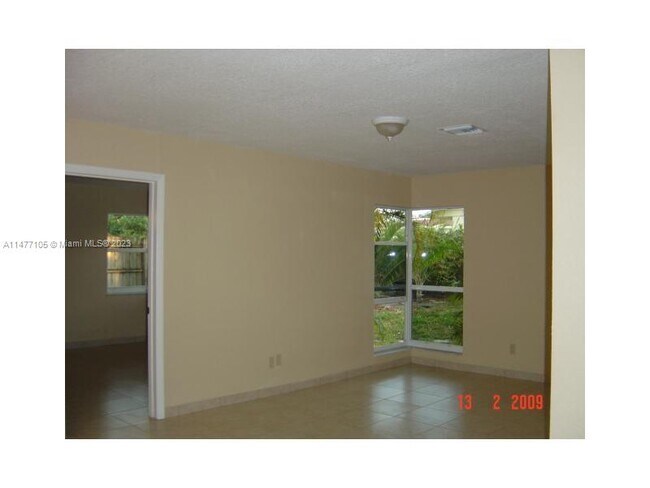 Foto del edificio - 2500 NE 193rd St