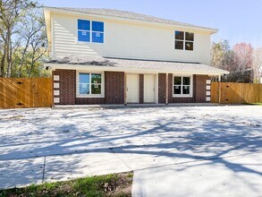 Building Photo - 213 W Dunn Ave