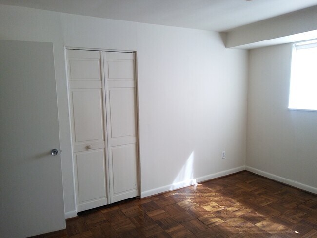 bedroom 1 - 10513 Montrose Ave