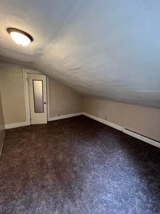 1st Bedroom - 405 Oneida St