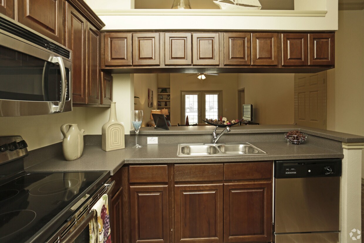 Crest Manor Apartments Lewisville, TX