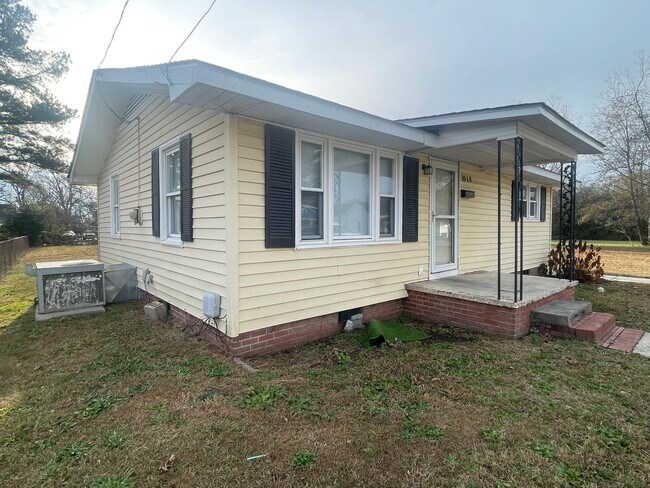 Foto del edificio - Ranch Located in the Heart of Dunn