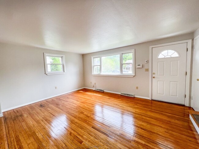 Building Photo - Single Family House in the North End of Hartford