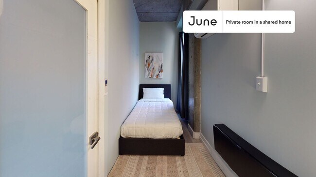 Foto del edificio - Private bedroom in 4 bed/1 bath Home
