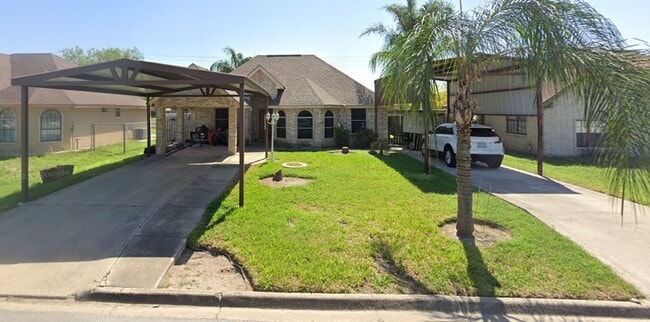 Building Photo - 807 Sabinas St