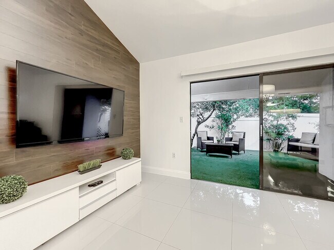 Foto del edificio - Ernst Court, Orlando, FL 32819 - 2 BR 2.5 BA townhouse