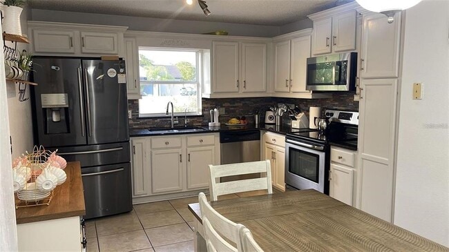 Foto del edificio - 2112 Jessa Dr