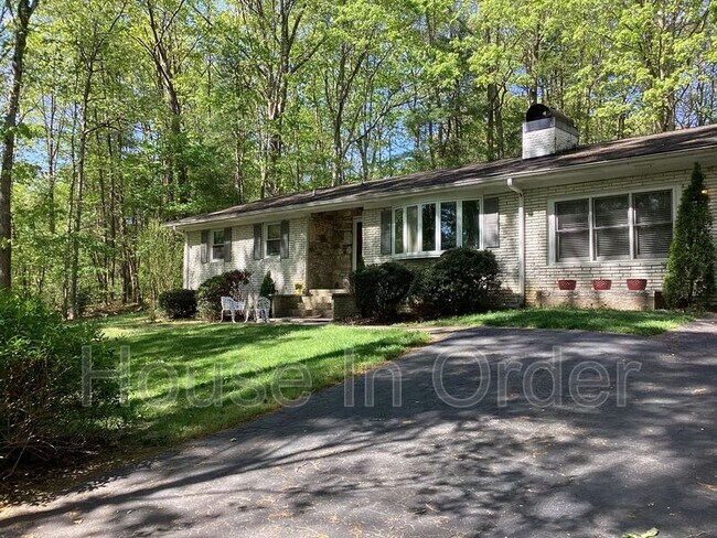 Foto del edificio - 24 Glen Cove Rd