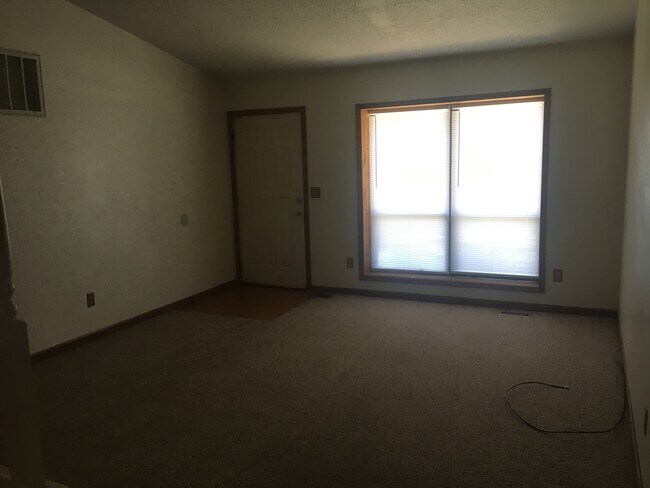 Foto del edificio - 613 Pepper Ridge Ct