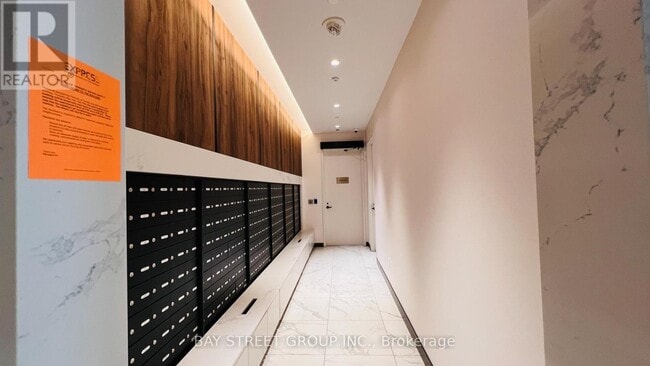 Building Photo - 8 Tippett Rd