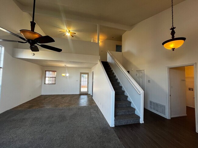 Foto del edificio - Beautiful 5 bedroom home located in Rio Ra...