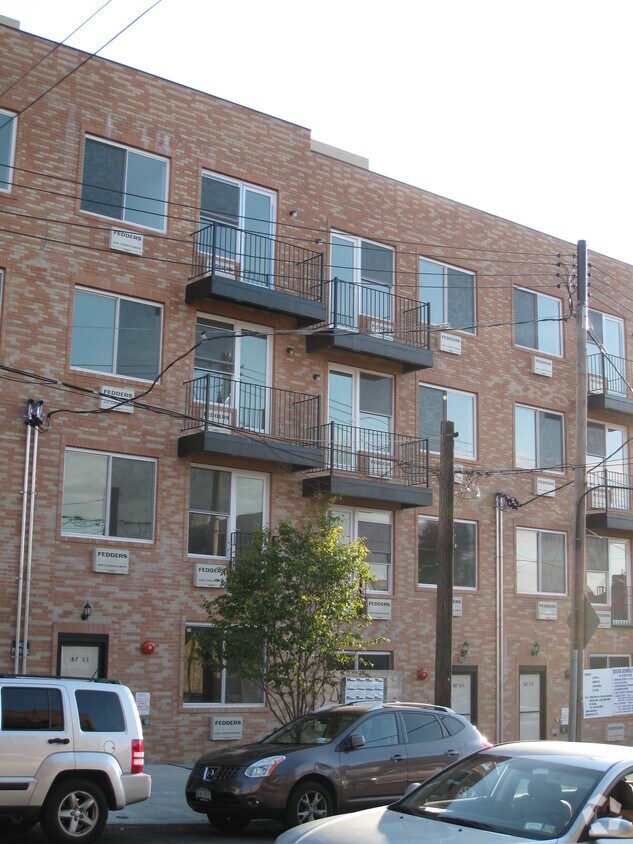 Foto del edificio - 67-11 Austin St