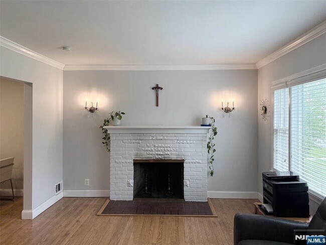 Foto del edificio - 693 Oak Ave