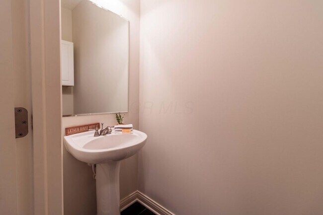 Building Photo - 7518 Acela St