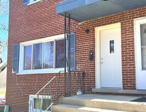 Building Photo - 905 W North Ave