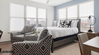 Building Photo - 302 13th St S