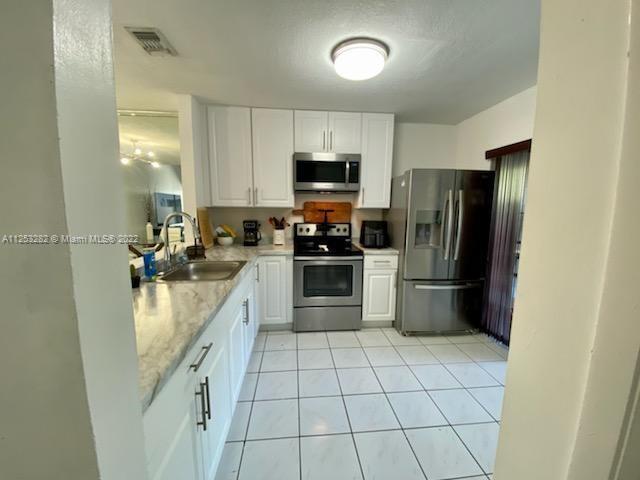 Foto del edificio - 10415 SW 153rd Ct