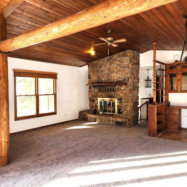 Building Photo - Private 3 bed 2 bath Ranch minutes from Downtown Woodland Park