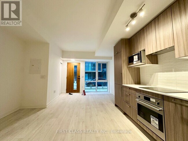 Building Photo - 65 Curlew Dr