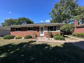 Building Photo - 2843 Teasdale Dr