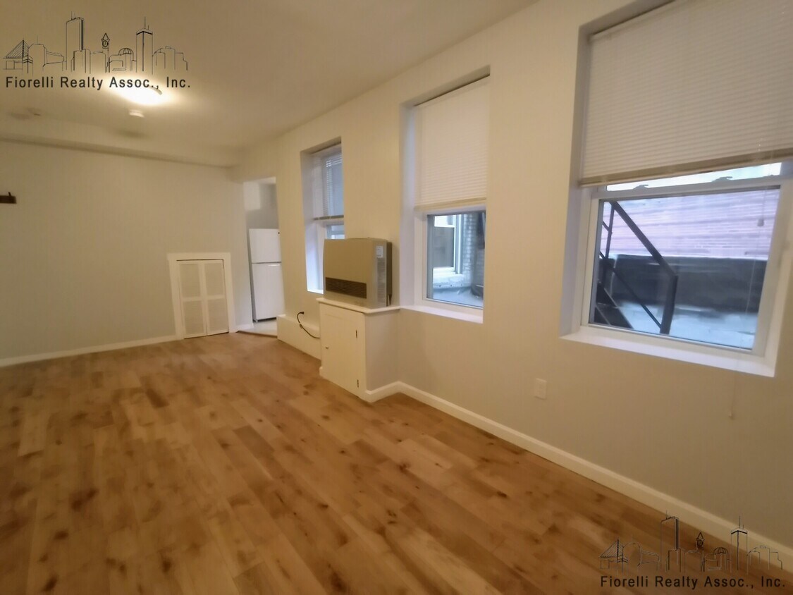 Primary Photo - 330 North St