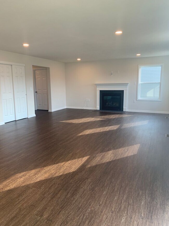 Building Photo - Three-bedroom townhome in Grays Woods HOA