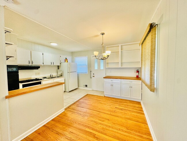 Building Photo - WASHINGTON DC - CUTE 3 BEDROOM HOME - DEAN...