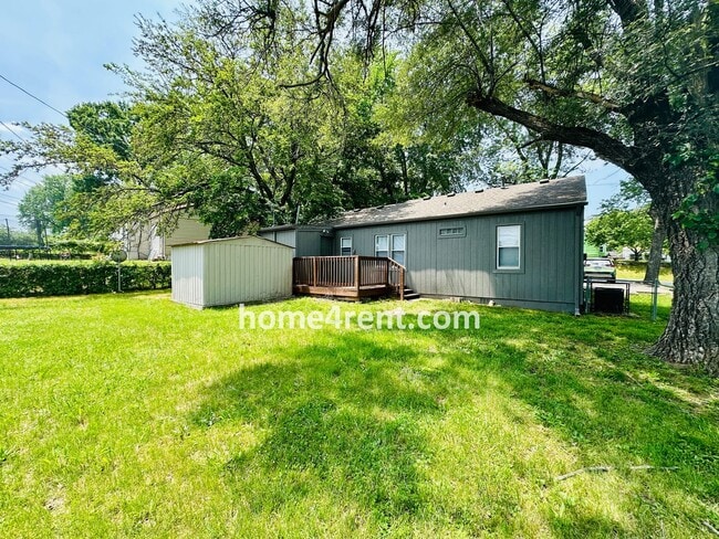 Building Photo - Cozy, Ranch Style Home w/ Stainless Steel ...