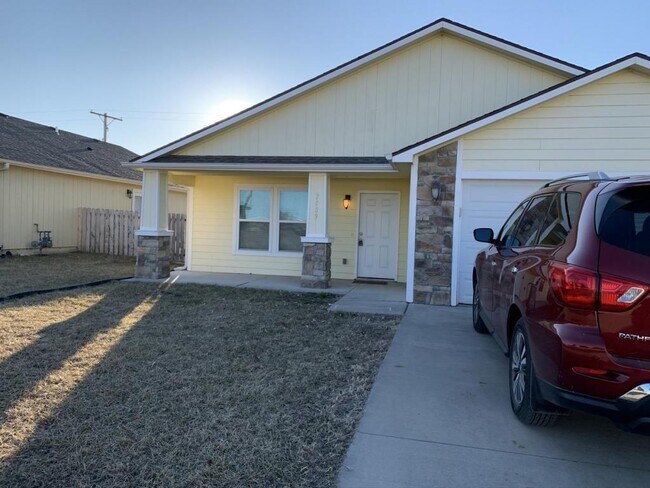 Building Photo - 7009 SW Greenview Dr