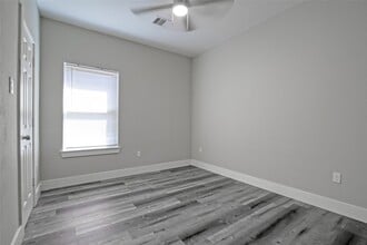 Building Photo - 9306 Bean St