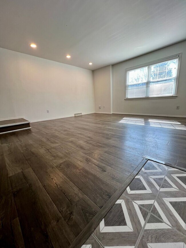 Foto del edificio - Gorgeous 3-Bedroom Home with Finished Basement in Havertown! Available NOW!