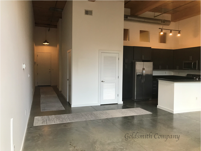 Building Photo - Spacious 1-Bed Condo in Downtown Greenville"