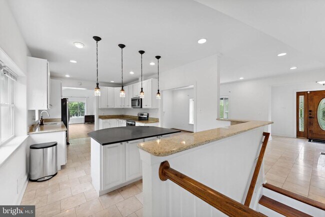 Building Photo - 7024 Old Dominion Dr